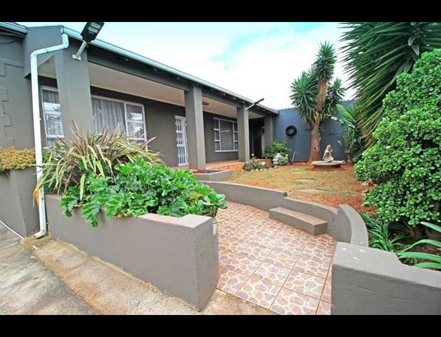 6 BEDROOM HOUSE FOR SALE IN PRIMROSE